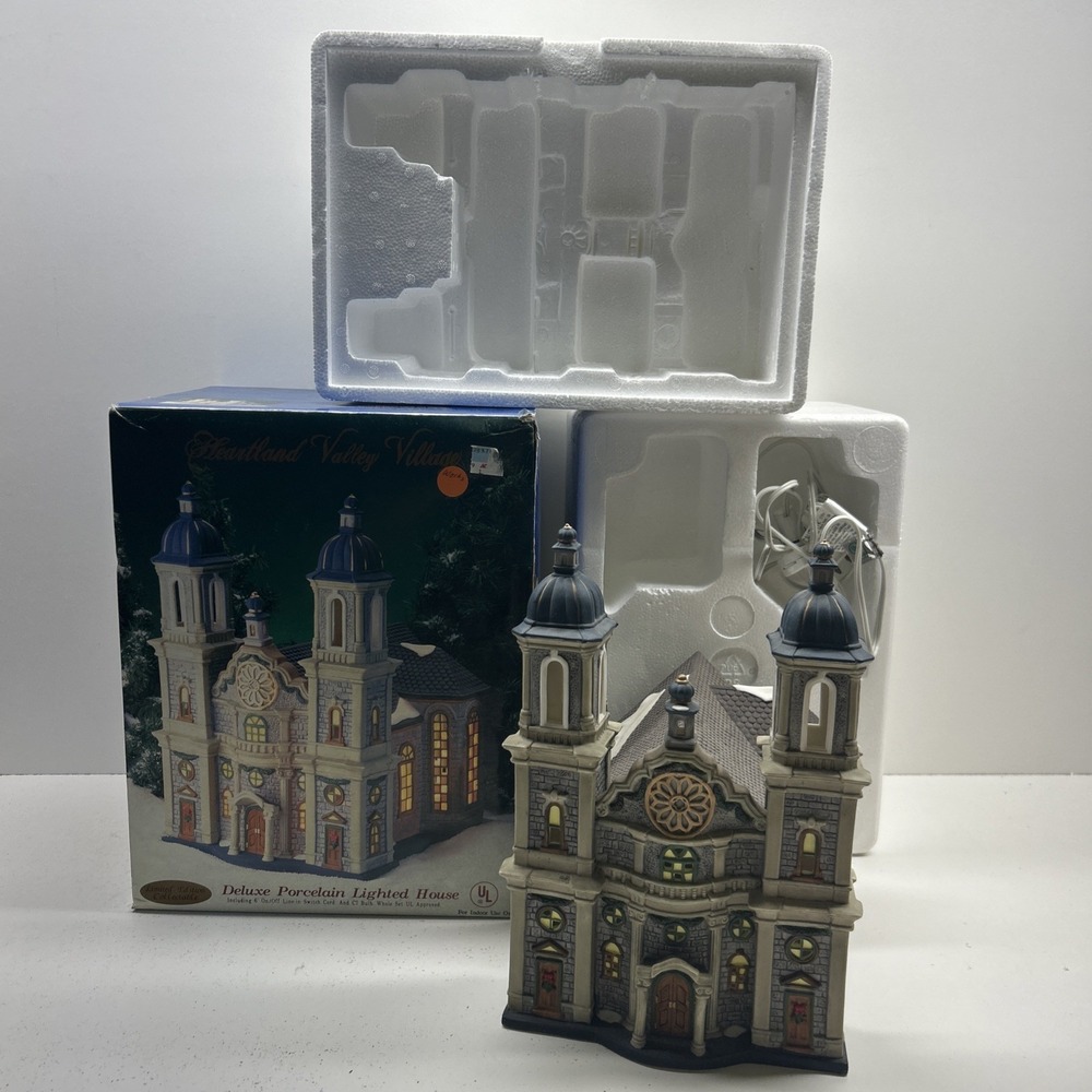 Heartland Valley Village Church Cathedral Porcelain Lighted House O'Well w/ Box